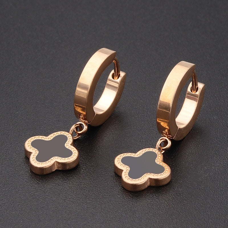 Ikasiya Clover 18k Rose Gold Hoop Earrings